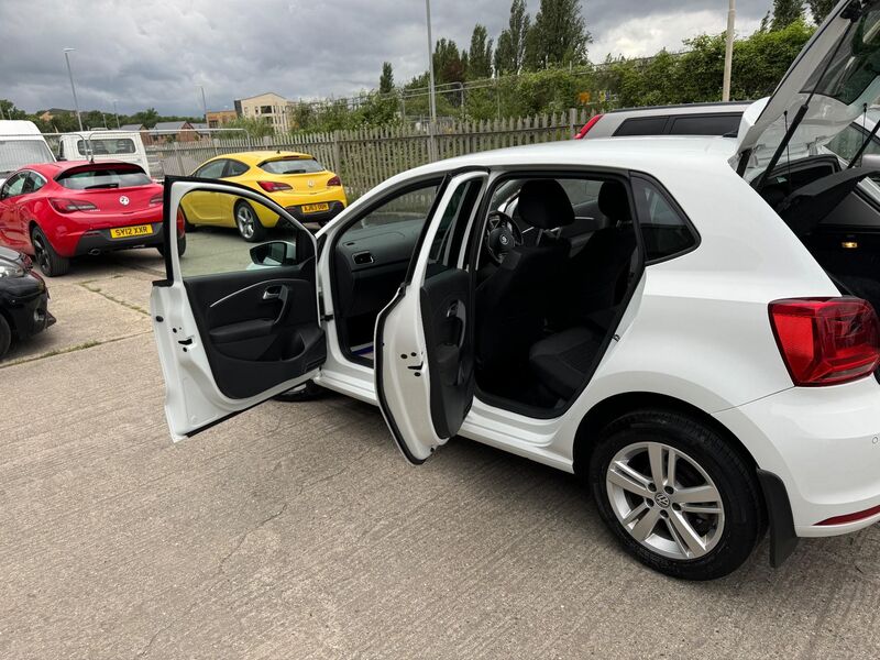 VOLKSWAGEN POLO