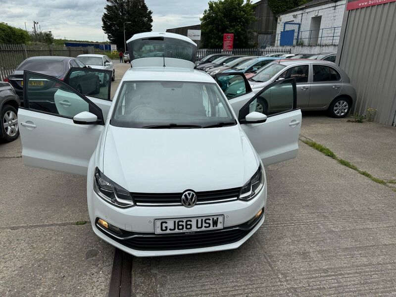 VOLKSWAGEN POLO