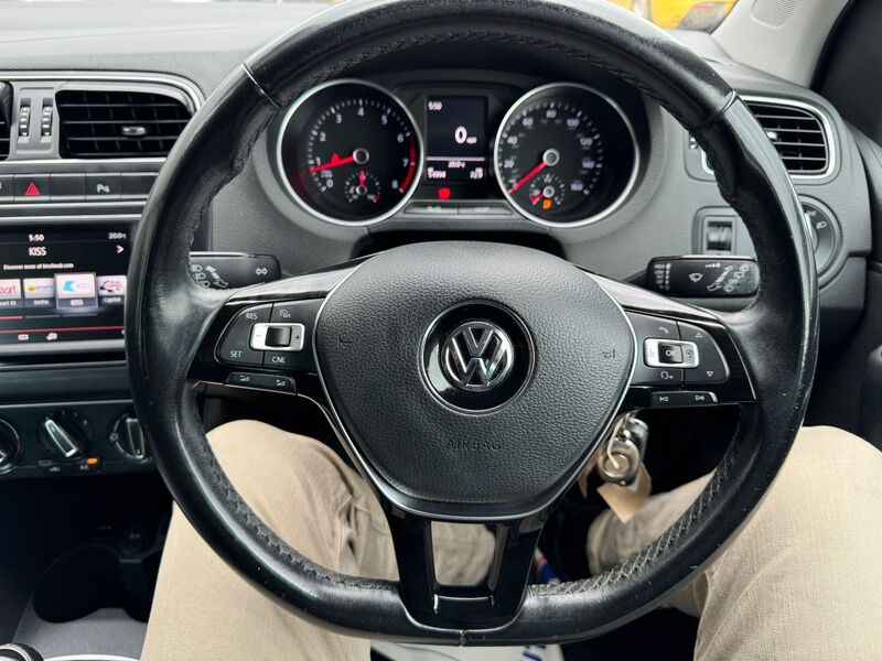 VOLKSWAGEN POLO