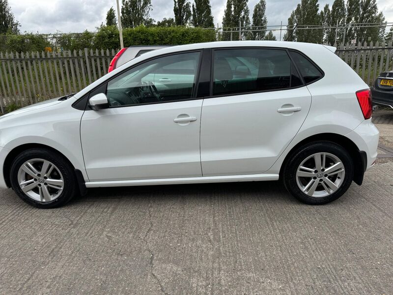 VOLKSWAGEN POLO