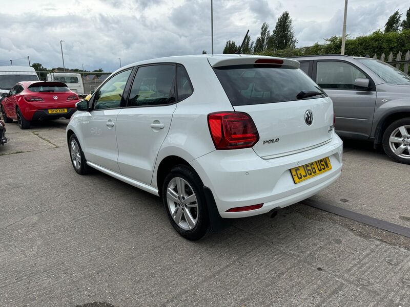 VOLKSWAGEN POLO