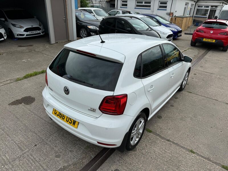 VOLKSWAGEN POLO