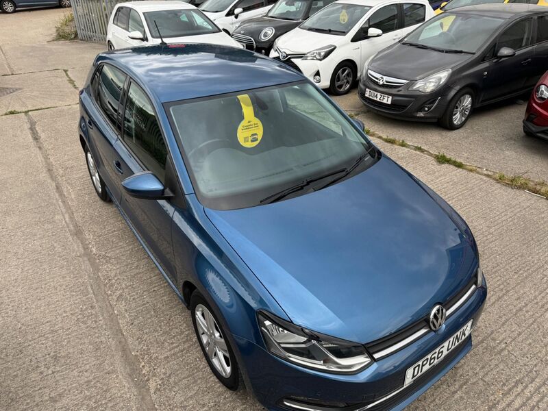 VOLKSWAGEN POLO