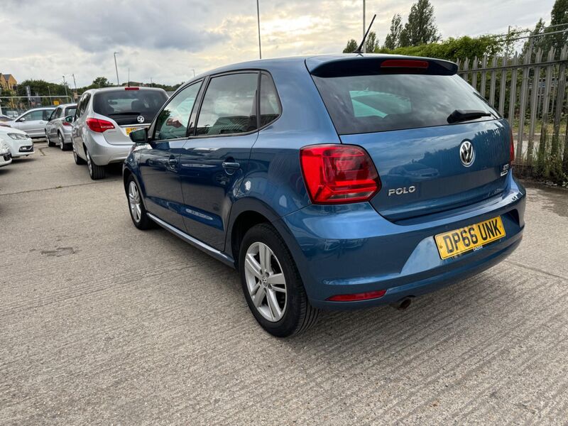 VOLKSWAGEN POLO