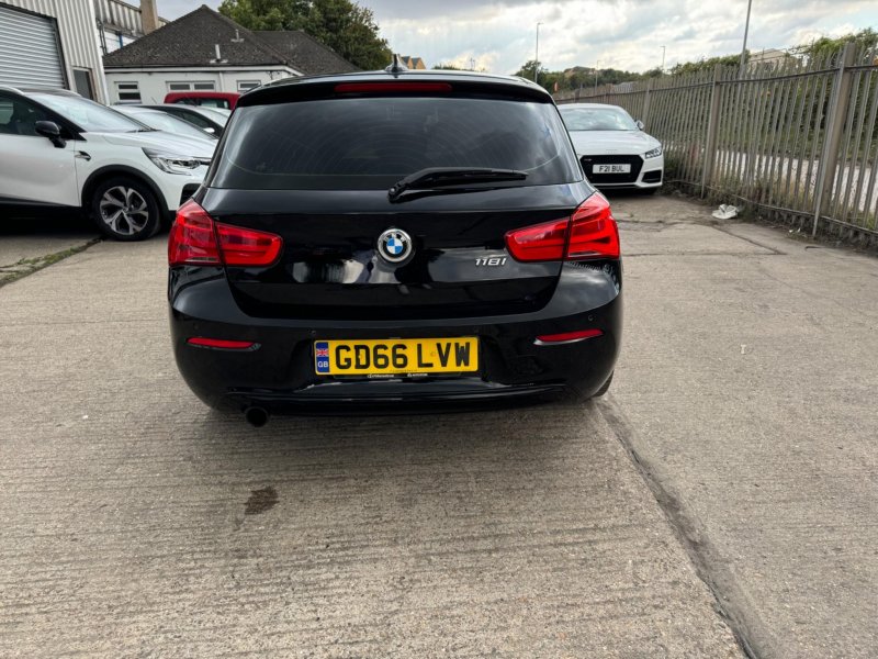 BMW 1 SERIES