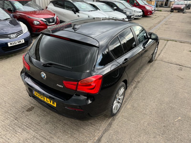 BMW 1 SERIES