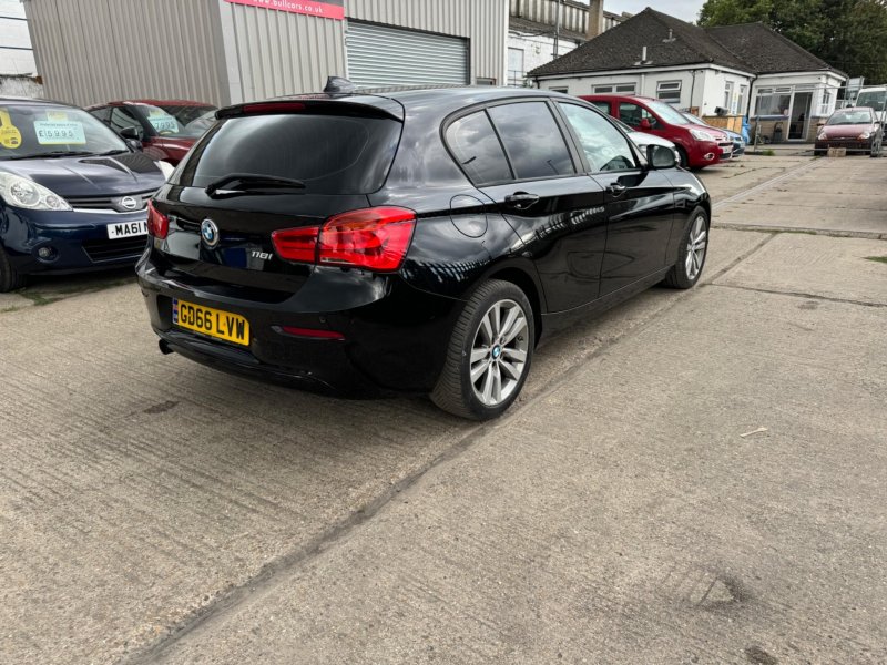 BMW 1 SERIES