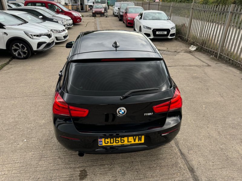 BMW 1 SERIES