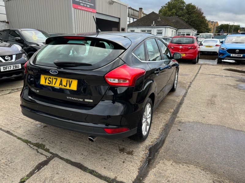 FORD FOCUS