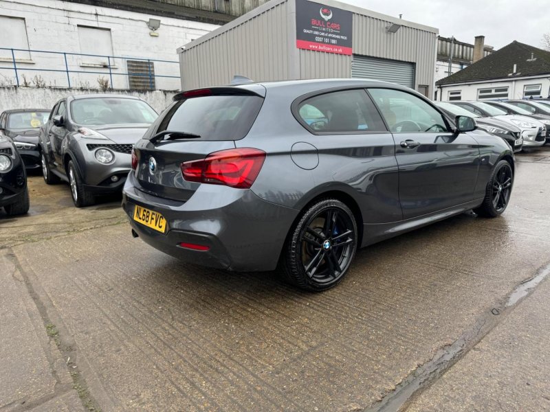 BMW 1 SERIES