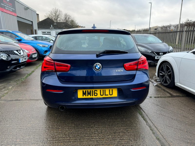 BMW 1 SERIES