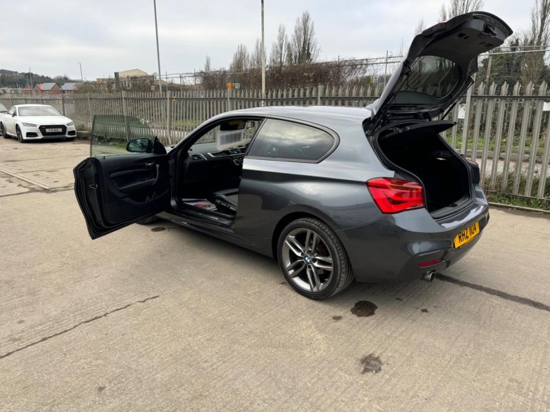 BMW 1 SERIES