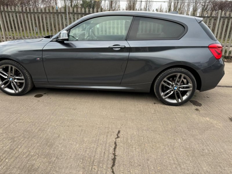 BMW 1 SERIES