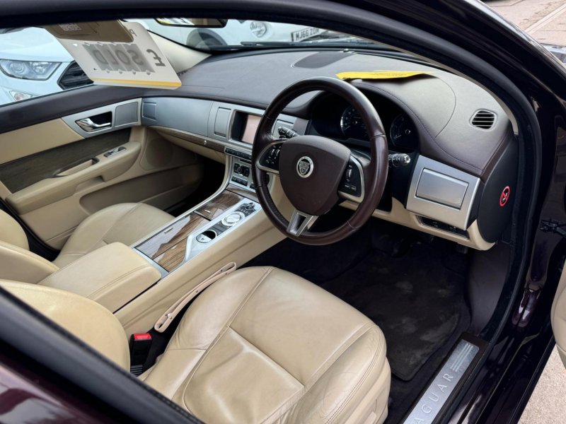 JAGUAR XF
