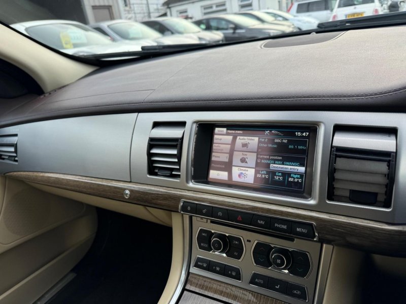 JAGUAR XF