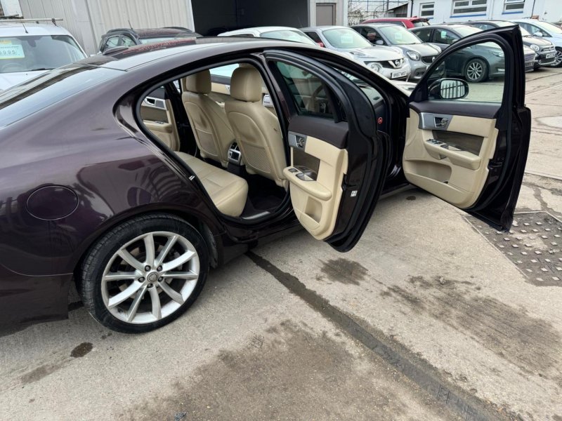 JAGUAR XF