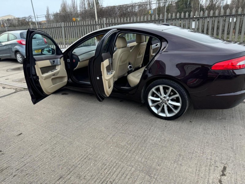 JAGUAR XF