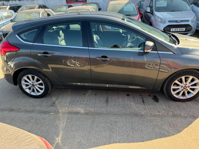 FORD FOCUS