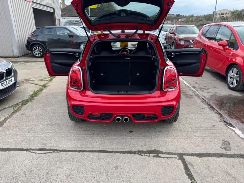 MINI HATCH
