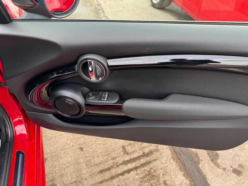 MINI HATCH