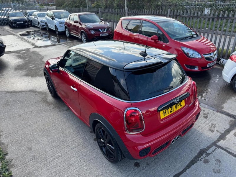MINI HATCH